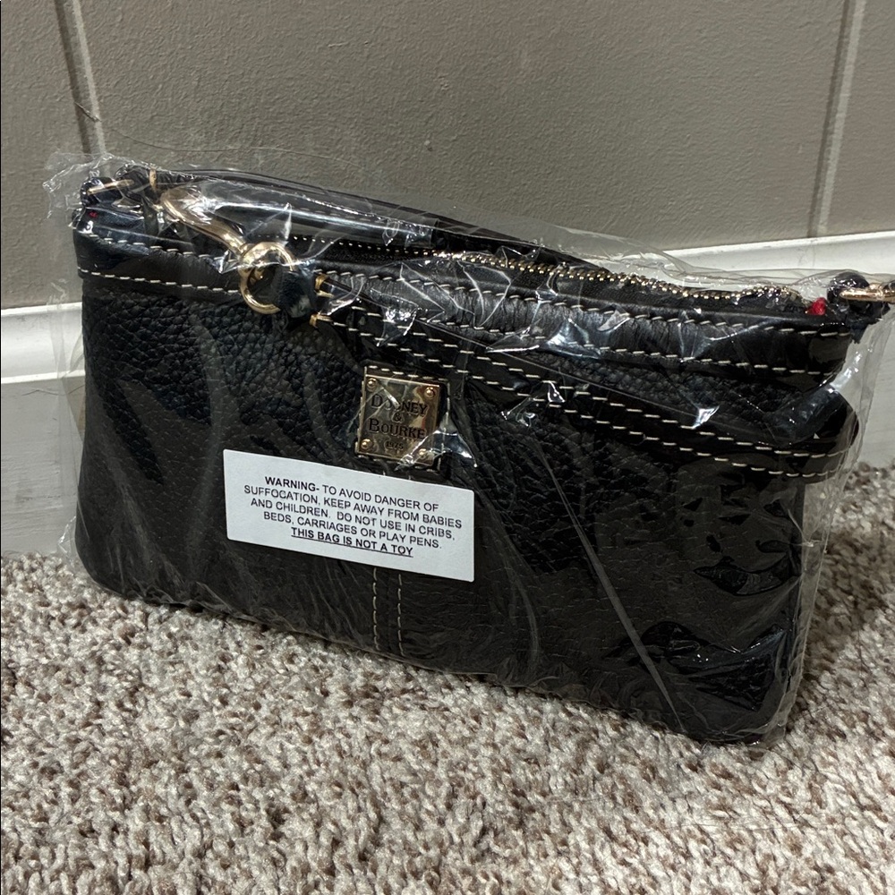 Dooney & Bourke Large Slim Wristlet (black) - Picture 2 of 8